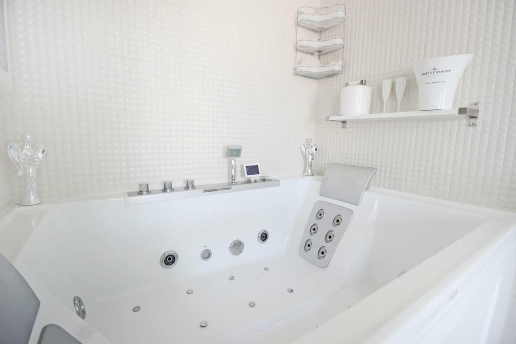 White Luxury Penthouse In City Centre Amsterdam Zewnętrze zdjęcie