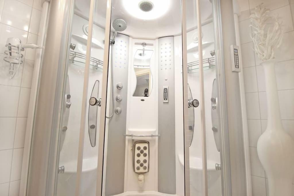 White Luxury Penthouse In City Centre Amsterdam Zewnętrze zdjęcie